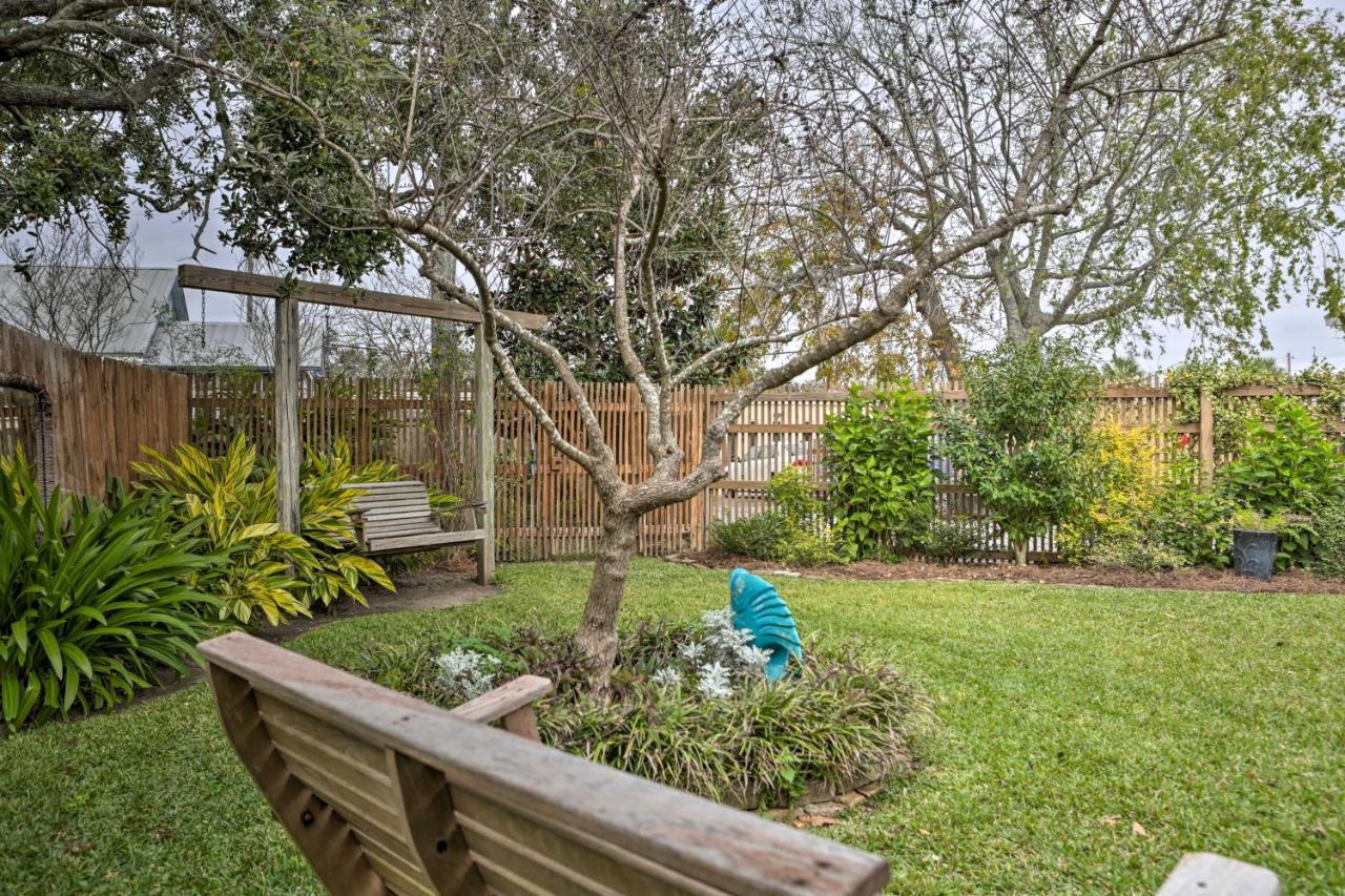 Old Town Getaway, Walk To Shopping, Dining, And Bay! Apartment Bay St. Louis Exterior photo