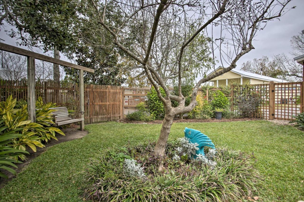 Old Town Getaway, Walk To Shopping, Dining, And Bay! Apartment Bay St. Louis Exterior photo