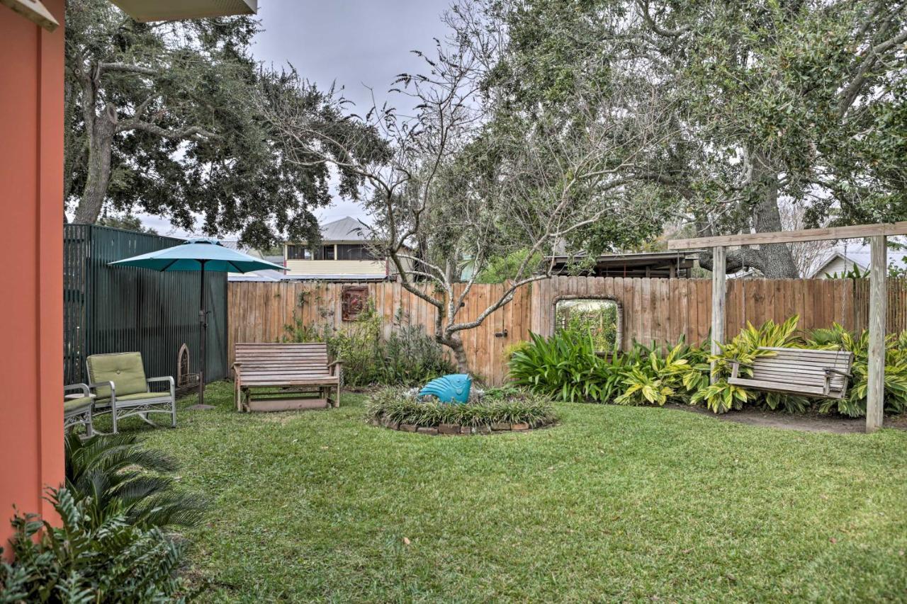 Old Town Getaway, Walk To Shopping, Dining, And Bay! Apartment Bay St. Louis Exterior photo