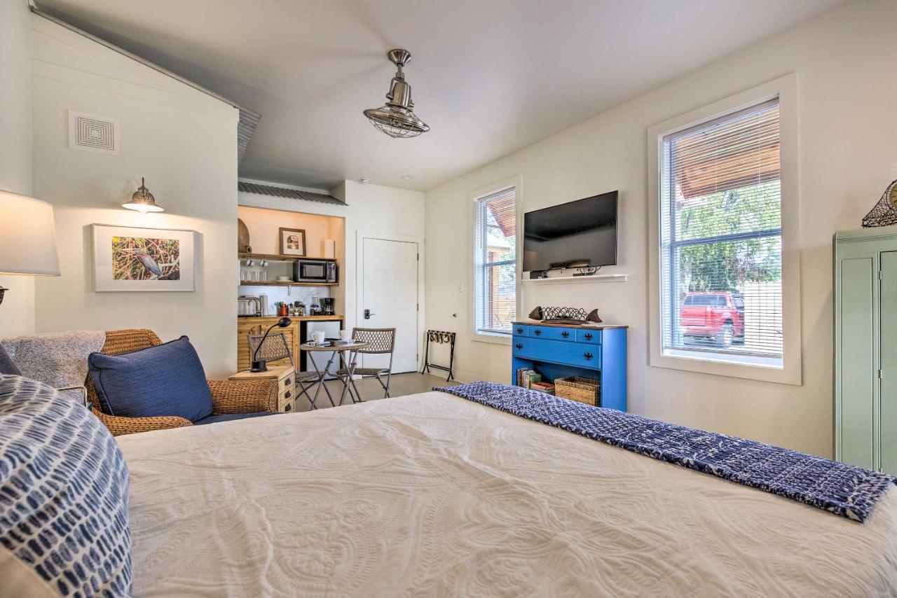 Old Town Getaway, Walk To Shopping, Dining, And Bay! Apartment Bay St. Louis Exterior photo