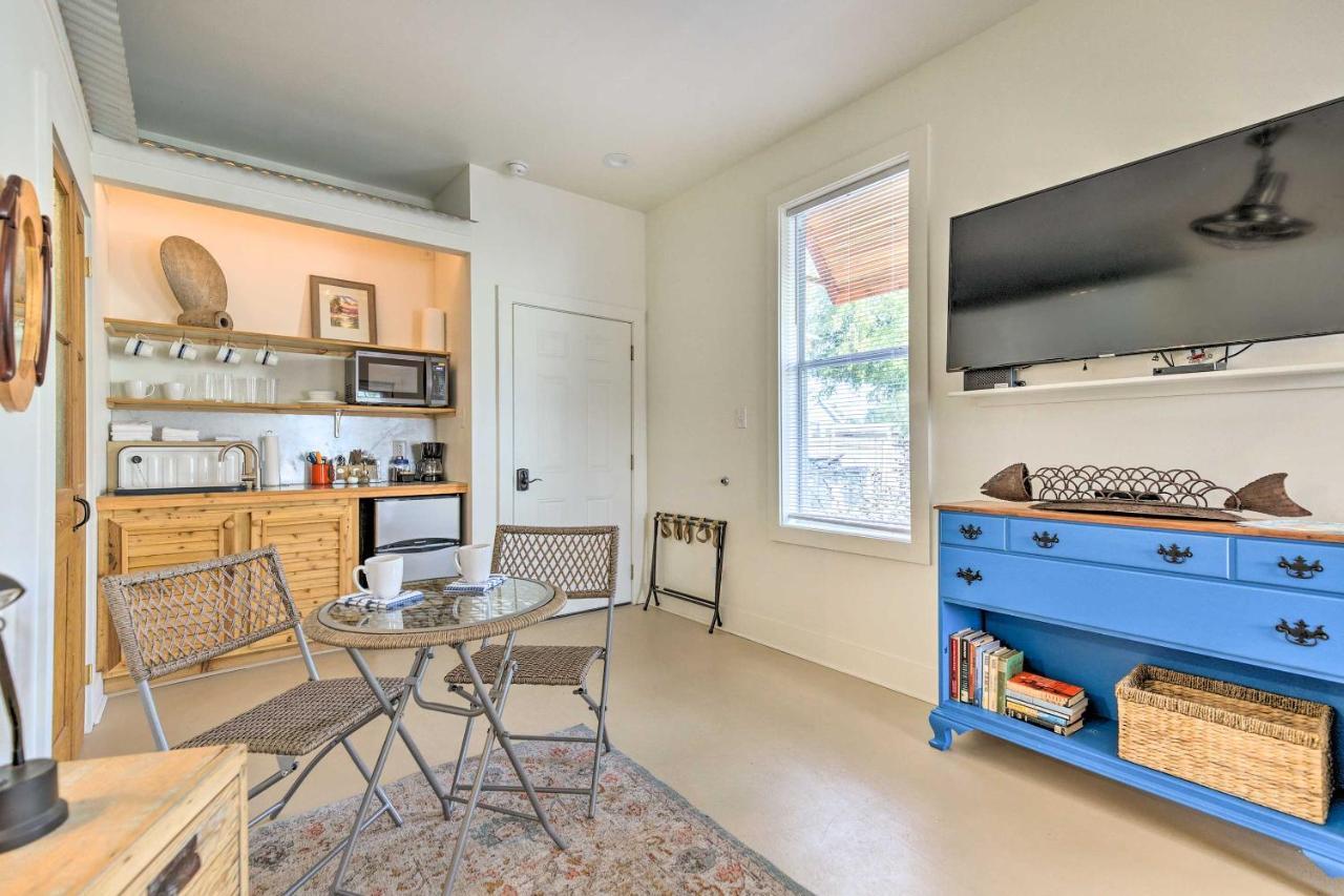 Old Town Getaway, Walk To Shopping, Dining, And Bay! Apartment Bay St. Louis Exterior photo
